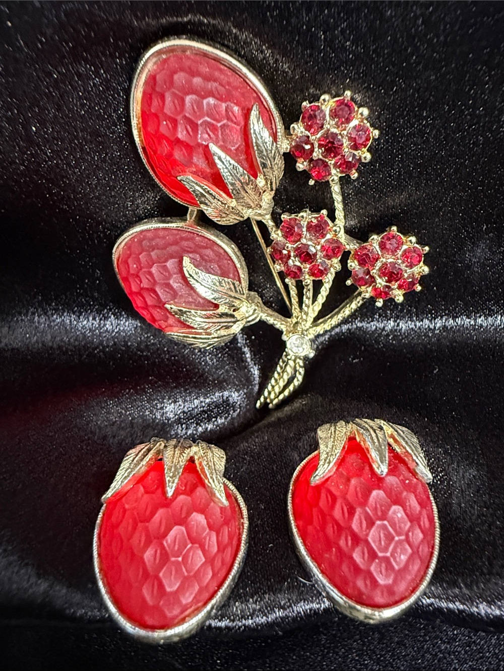 Vintage Sarah Coventry Strawberry Festival Brooch and Clip Earring Set